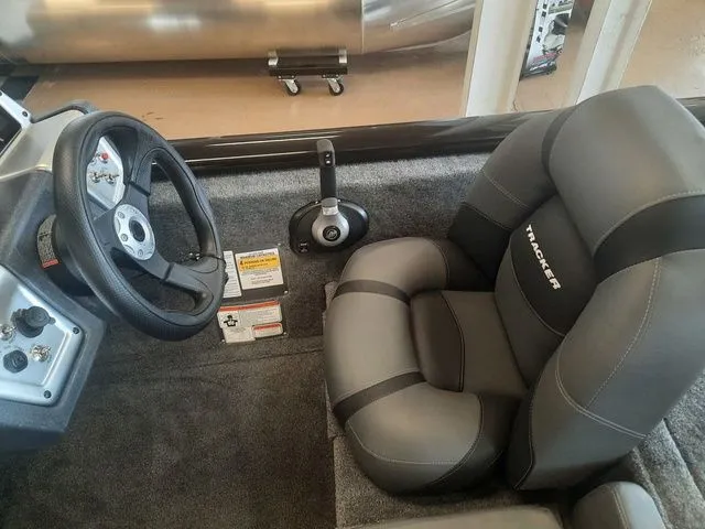 Slide: The Image of Tracker Pro Team 175 TXW 2026 - 6