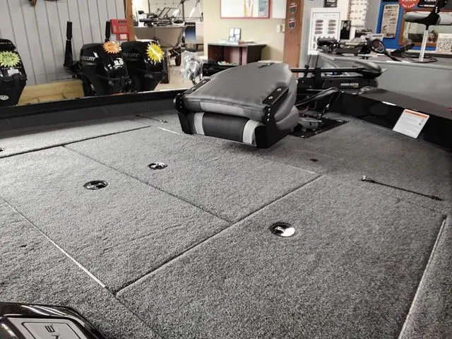 Slide: The Image of Lowe Stinger 175C 2026 - 3