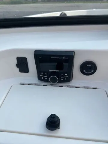 Slide: The Image of Bayliner 175 Bowrider 2016 - 10