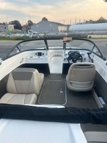 Slide: The Image of Bayliner 175 Bowrider 2016 - 6