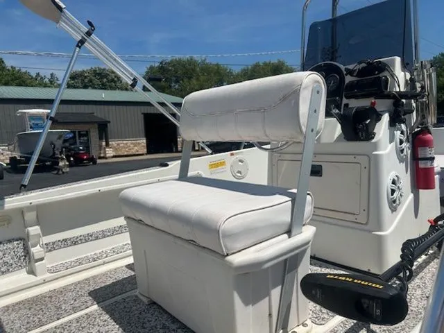 Slide: The Image of Hydro-Sports 175 Center Console 2001 - 5