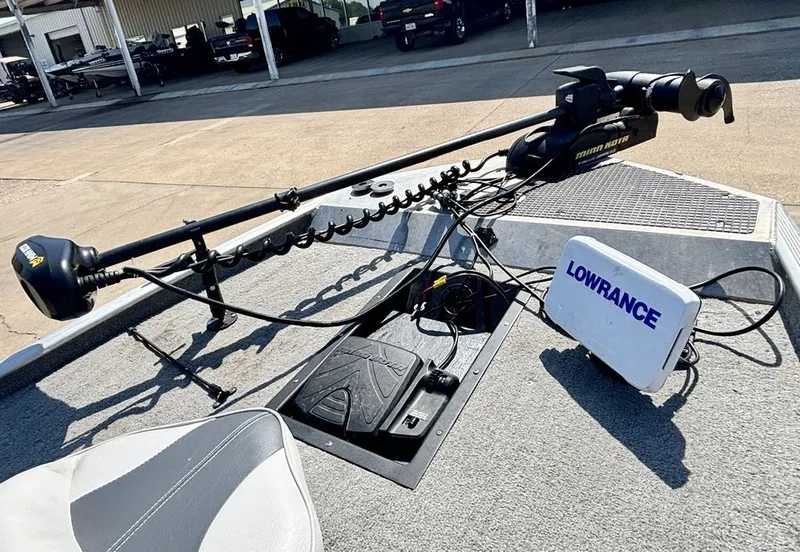 Slide: The Image of Tracker Pro 16 2010 - 4