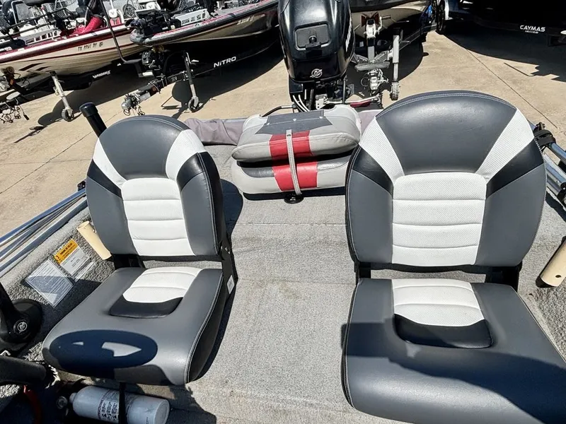 Slide: The Image of Tracker Pro 16 2010 - 6