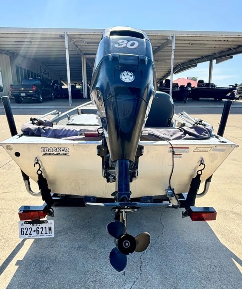 Slide: The Image of Tracker Pro 16 2010 - 7