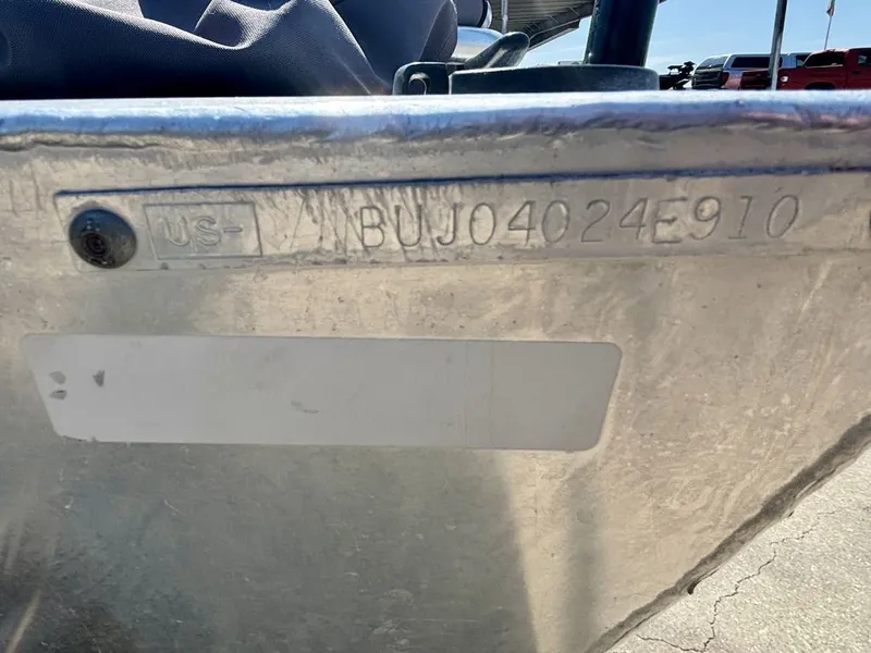 Slide: The Image of Tracker Pro 16 2010 - 8