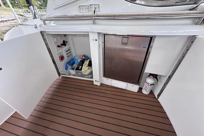 Slide: The Image of Interior cabin of 2008 Formula 400 Super Sport with spacious bed and modern amenities. - 24