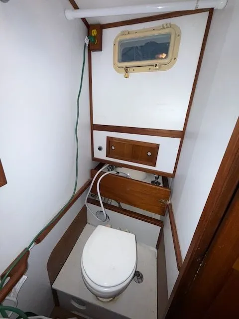 Slide: The Image of CHB 34 Aft Cabin 1981 - 35