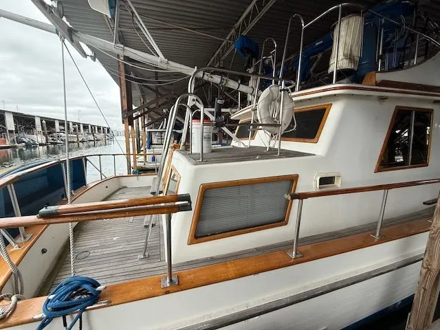 Slide: The Image of CHB 34 Tri-Cabin 1981 - 1