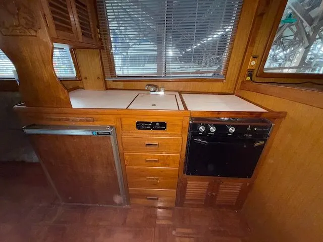 Slide: The Image of CHB 34 Tri-Cabin 1981 - 25