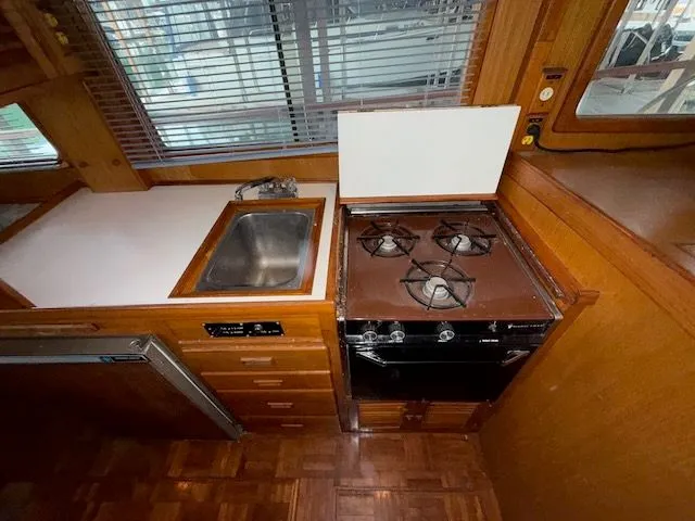 Slide: The Image of CHB 34 Tri-Cabin 1981 - 26