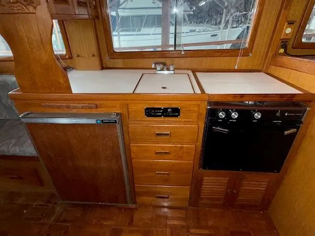 Slide: The Image of CHB 34 Tri-Cabin 1981 - 28