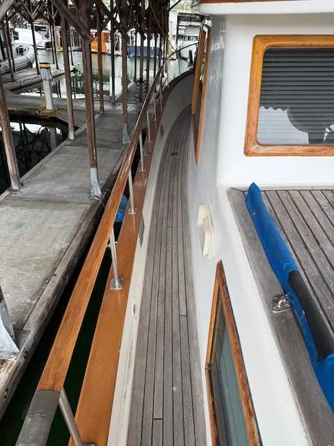 Slide: The Image of CHB 34 Tri-Cabin 1981 - 3