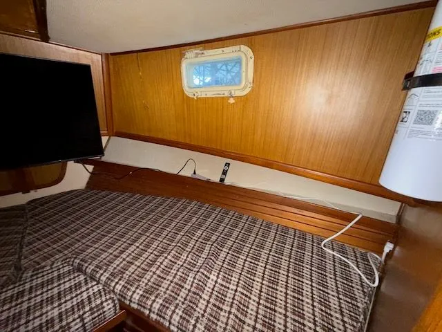 Slide: The Image of CHB 34 Tri-Cabin 1981 - 32