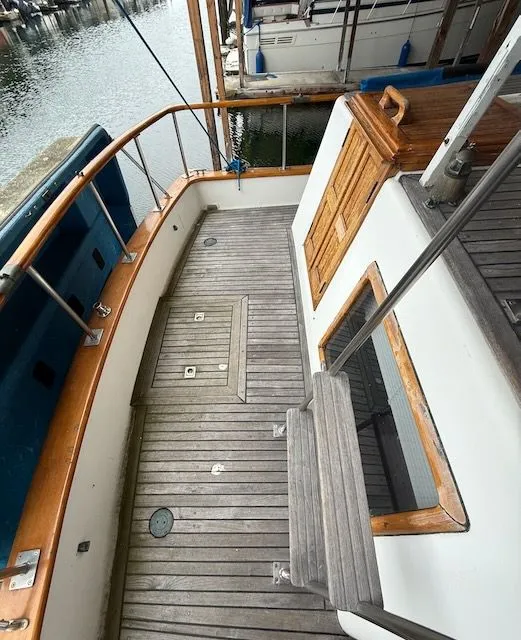 Slide: The Image of CHB 34 Tri-Cabin 1981 - 4