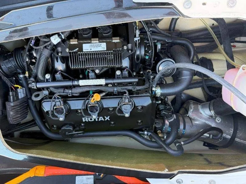 Slide: The Image of Sea-Doo GTI SE 130 2018 - 18