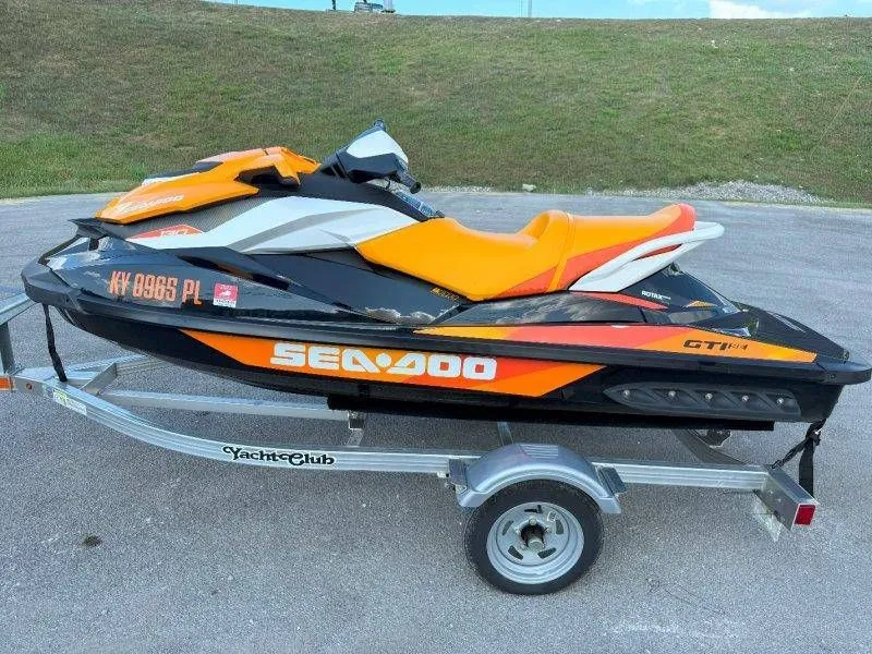 Slide: The Image of Sea-Doo GTI SE 130 2018 - 2