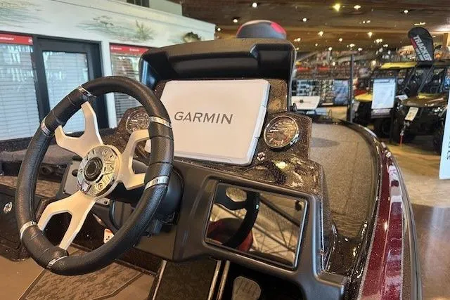 Slide: The Image of Steering console of 2026 Nitro Z21 XL Pro boat with Garmin display. - 4