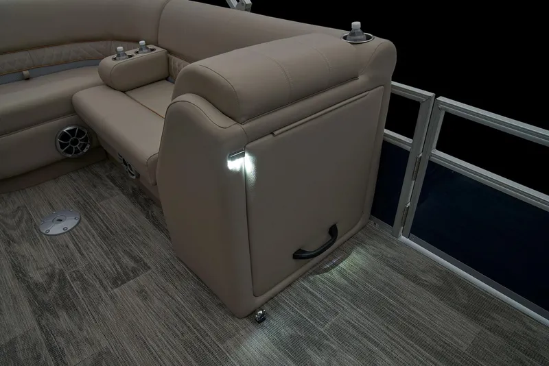 Slide: The Image of Ranger Reata 220F 2025 - 42