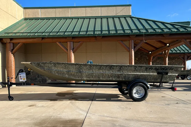 Slide: The Image of Tracker Grizzly 1754 Utility 2026 - 20