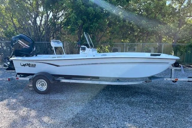The Image of 2026 Mako Pro Skiff 17 CC boat on trailer, parked outdoors. - 0
