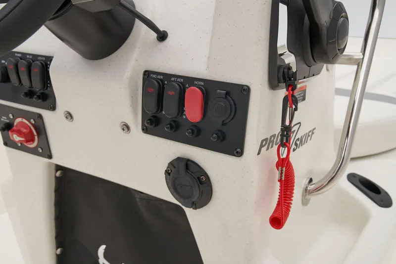 Slide: The Image of Mako Pro Skiff 17 CC 2026 - 28