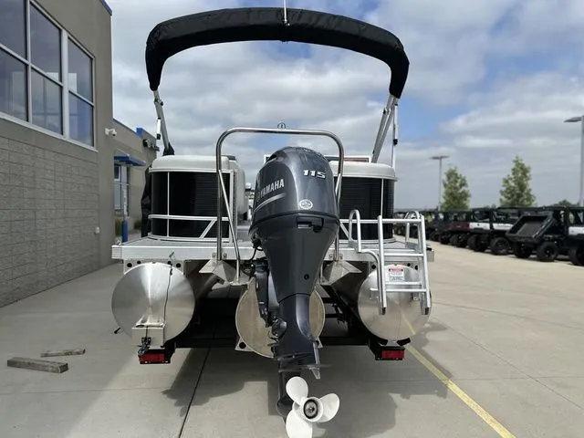 Slide: The Image of Bennington 20SSR Tritoon Pontoon 2026 - 3