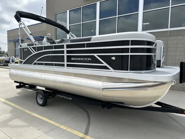 Slide: The Image of Bennington 20SSR Tritoon Pontoon 2026 - 5