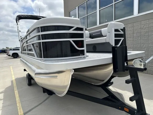 Slide: The Image of Bennington 20SSR Tritoon Pontoon 2026 - 6
