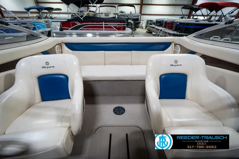 Slide: The Image of Interior of a 2000 Bryant 196 Limited boat with white and blue seating. - 15
