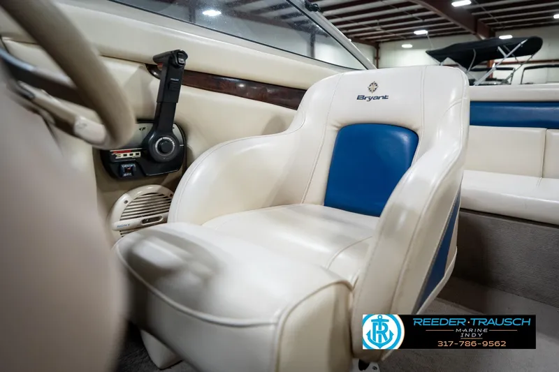 Slide: The Image of Interior of a 2000 Bryant 196 Limited boat with white and blue seating. - 37