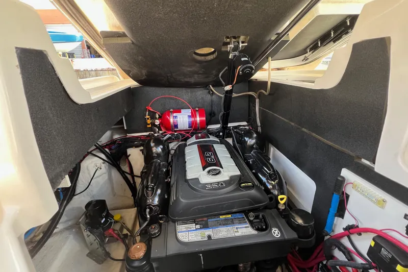 Slide: The Image of Engine compartment of a 2020 Sea Ray 280 SLX boat, featuring a 6.2L engine. - 39