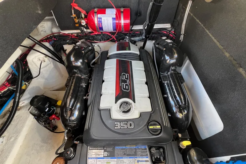 Slide: The Image of Engine compartment of a 2020 Sea Ray 280 SLX with MerCruiser 6.2L engine. - 41