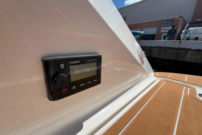 Slide: The Image of 2020 Sea Ray 280 SLX boat with Fusion MS-NRX300 stereo system. - 45