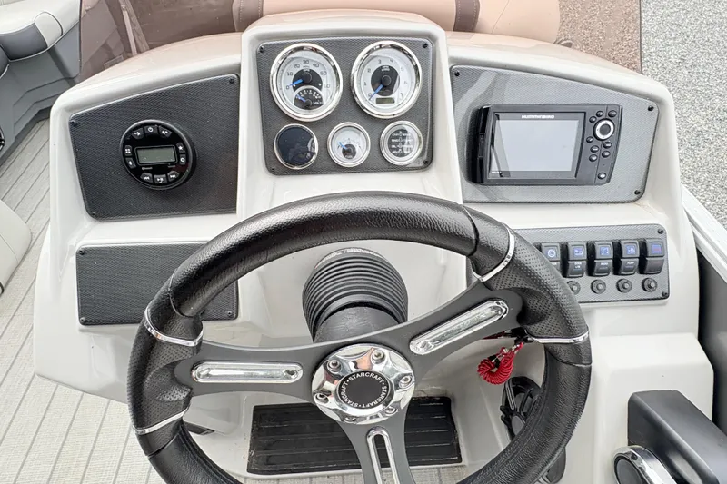 Slide: The Image of Captain's seat and steering console of 2024 Starcraft 20 EX QDH boat. - 10