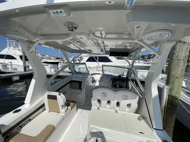 Slide: The Image of Edgewater 262 CX 2021 - 35