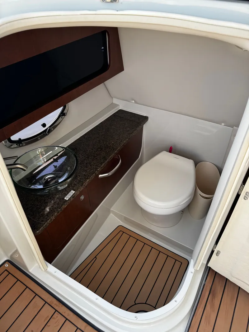 Slide: The Image of Crownline Boats Eclipse E29 XS 2018 - 11