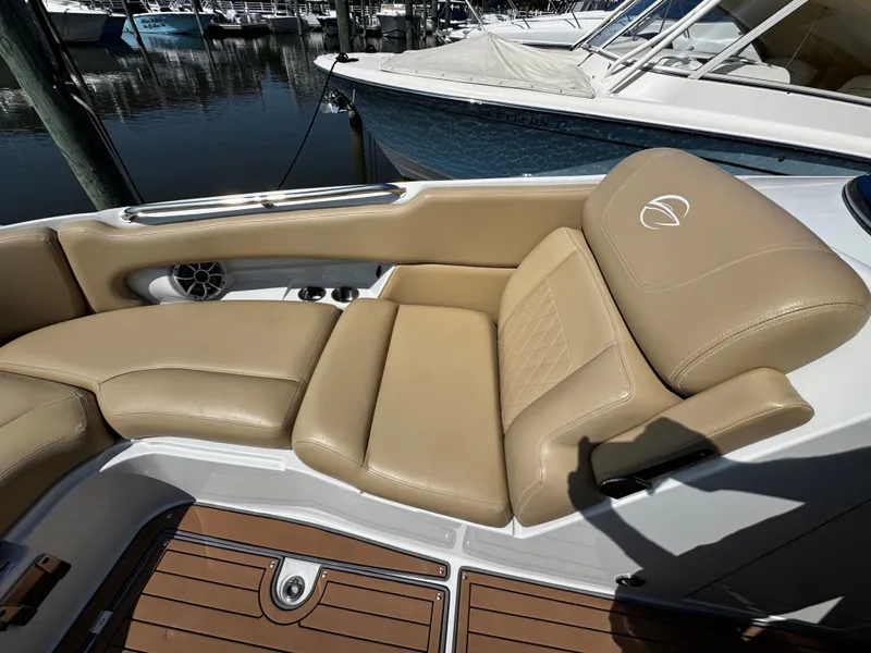 Slide: The Image of Crownline Boats Eclipse E29 XS 2018 - 14