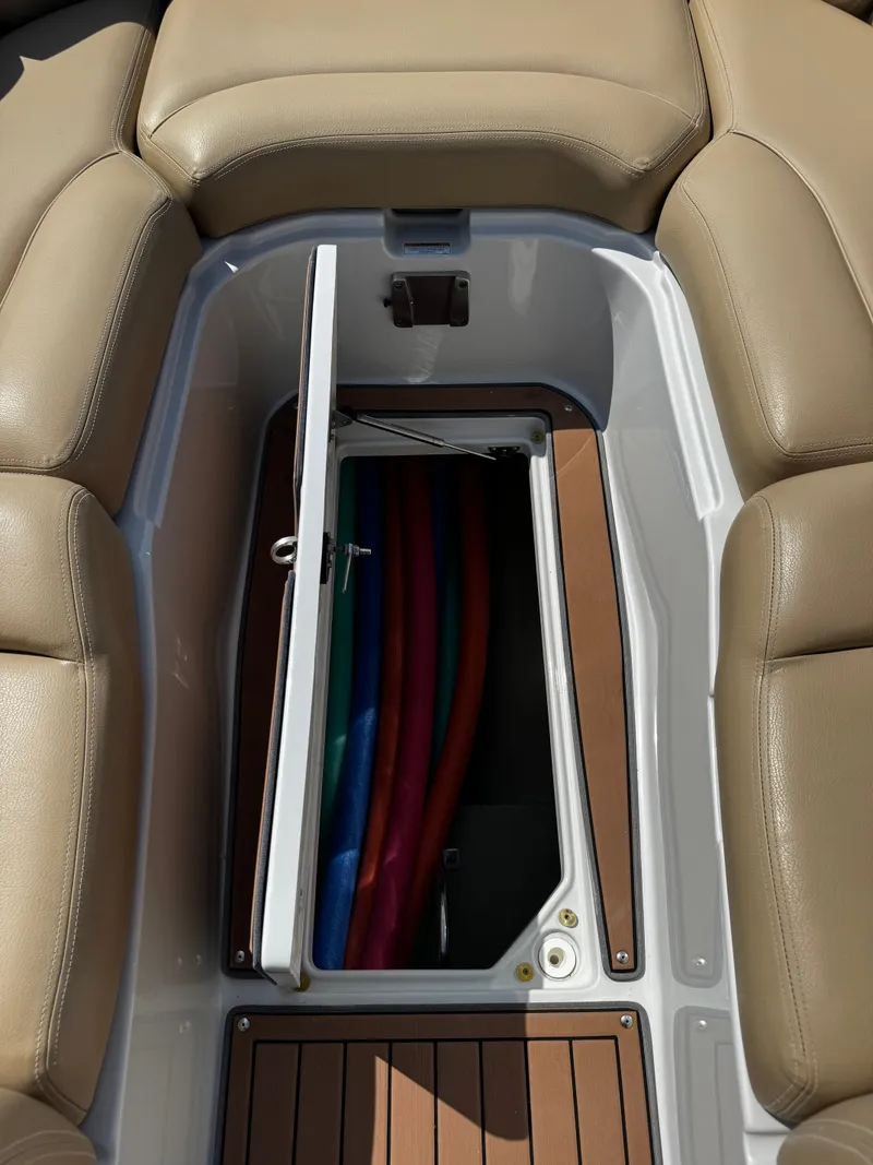 Slide: The Image of Crownline Boats Eclipse E29 XS 2018 - 15