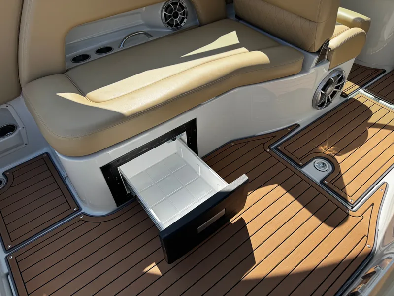 Slide: The Image of Crownline Boats Eclipse E29 XS 2018 - 6