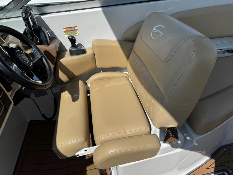 Slide: The Image of Crownline Boats Eclipse E29 XS 2018 - 8