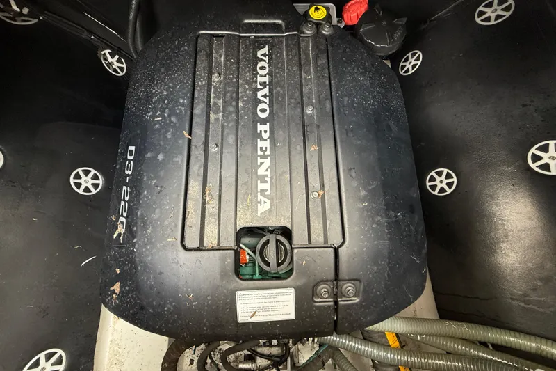 Slide: The Image of Volvo Engine STBD - 128