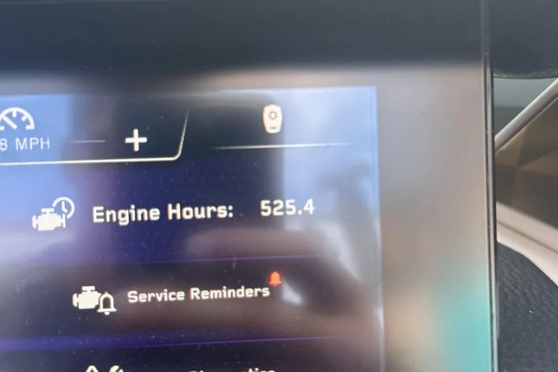 Slide: The Image of Display showing 525.4 engine hours on 2021 Nautique Super Air Nautique G23 Paragon. - 50