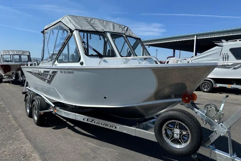 The Image of 2025 Hewescraft 190 Sea Runner ET boat on trailer, parked outdoors. - 1