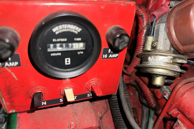 Slide: The Image of Sea Ray 440 Express Bridge 1995 - 53