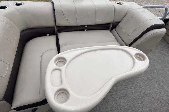 Slide: The Image of 2018 Sun Tracker SportFish 22 XP3 boat interior with seating and table. - 13