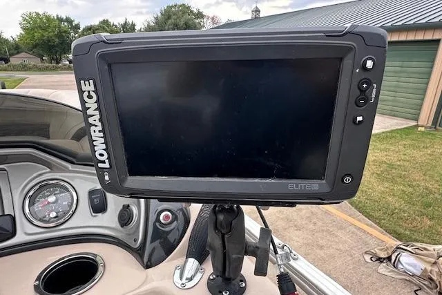 Slide: The Image of Lowrance Elite fishfinder on 2018 Sun Tracker SportFish 22 XP3 boat dashboard. - 24
