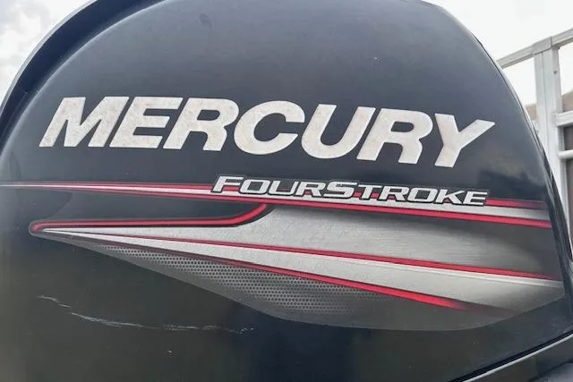 Slide: The Image of Mercury FourStroke engine on 2018 Sun Tracker SportFish 22 XP3 boat. - 27