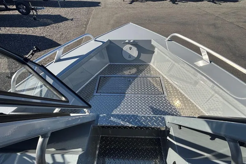 Slide: The Image of 2025 Hewescraft 190 Sea Runner ET boat deck with diamond plate flooring and railing. - 7