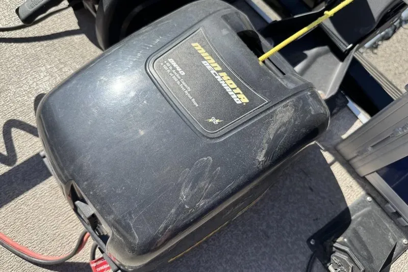 Slide: The Image of Minn Kota trolling motor on 2017 Sun Tracker FISHIN' BARGE® 20 DLX boat deck. - 24