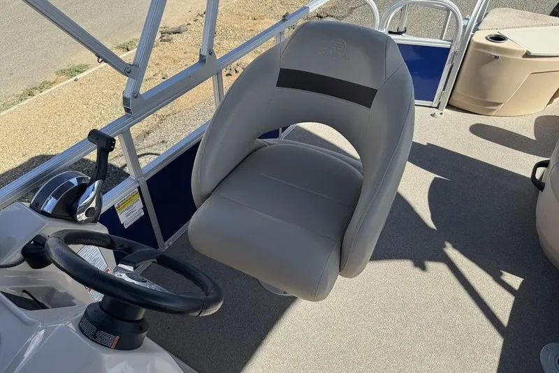 Slide: The Image of 2017 Sun Tracker FISHIN' BARGE® 20 DLX boat interior with steering wheel and seat. - 29